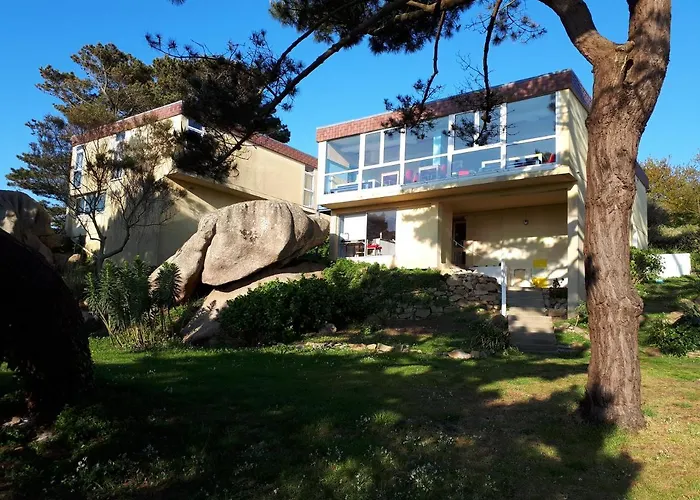Auberge Granit Rose - Hebergement Partage En Auberge De Jeunesse - Vue Sur Mer - Dortoir Mixte & Camping