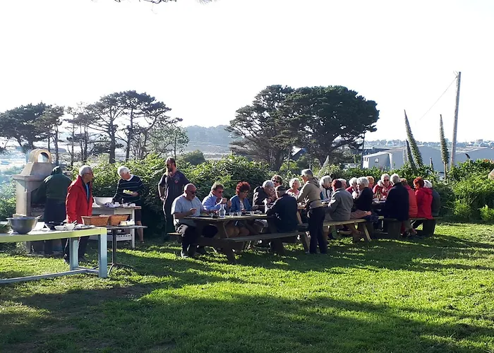 Auberge Granit Rose - Hebergement Partage En Auberge De Jeunesse - Vue Sur Mer - Dortoir Mixte & Camping