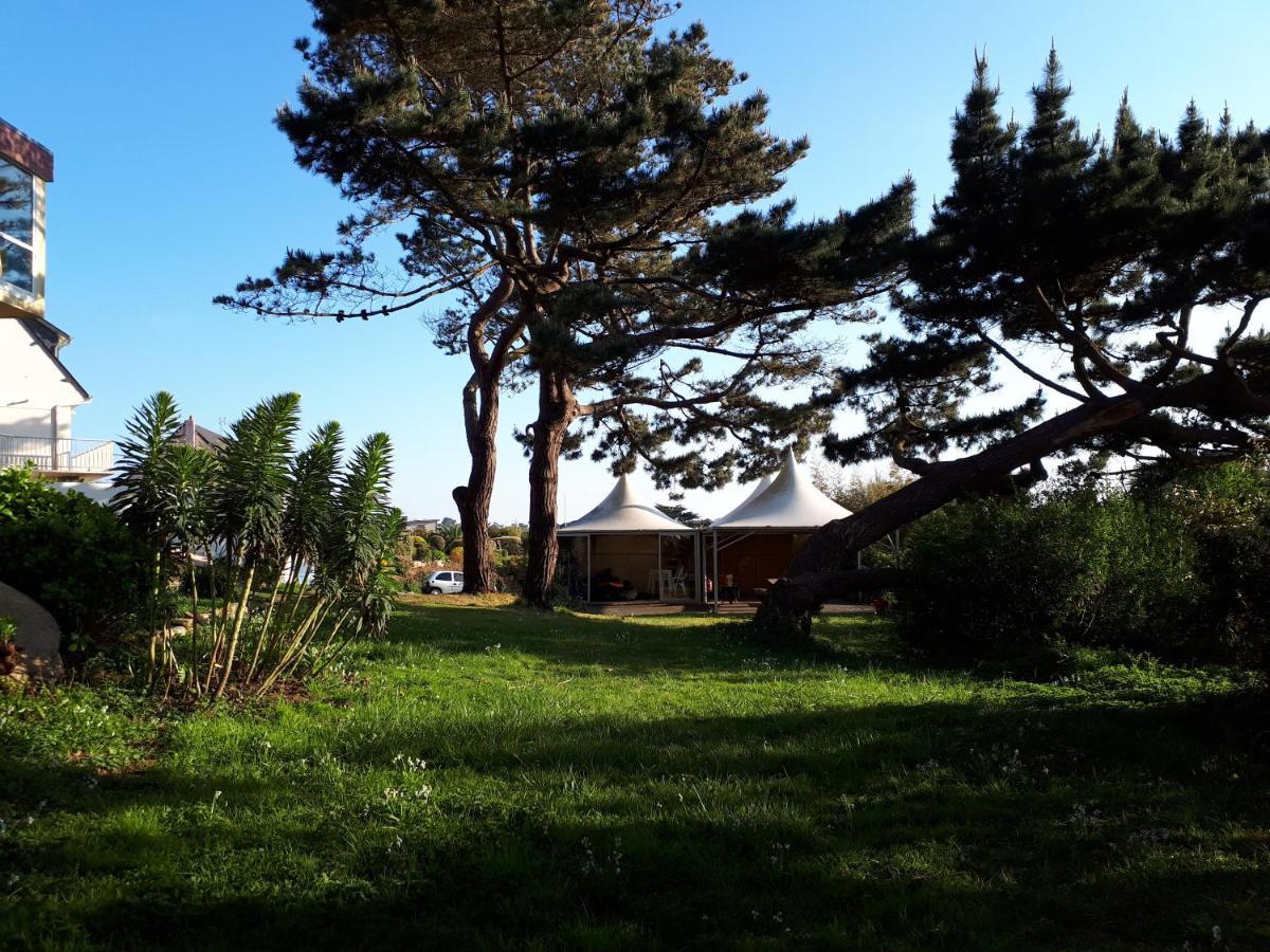 Granit Rose: Seaside Youth & Hostel