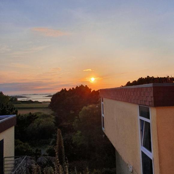 Granit Rose: Seaside Youth & Hostel *