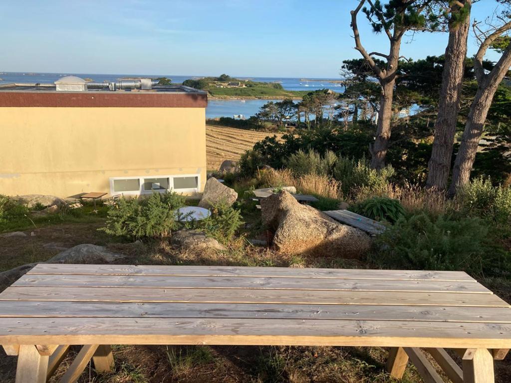 Granit Rose: Seaside Youth & Hostel *