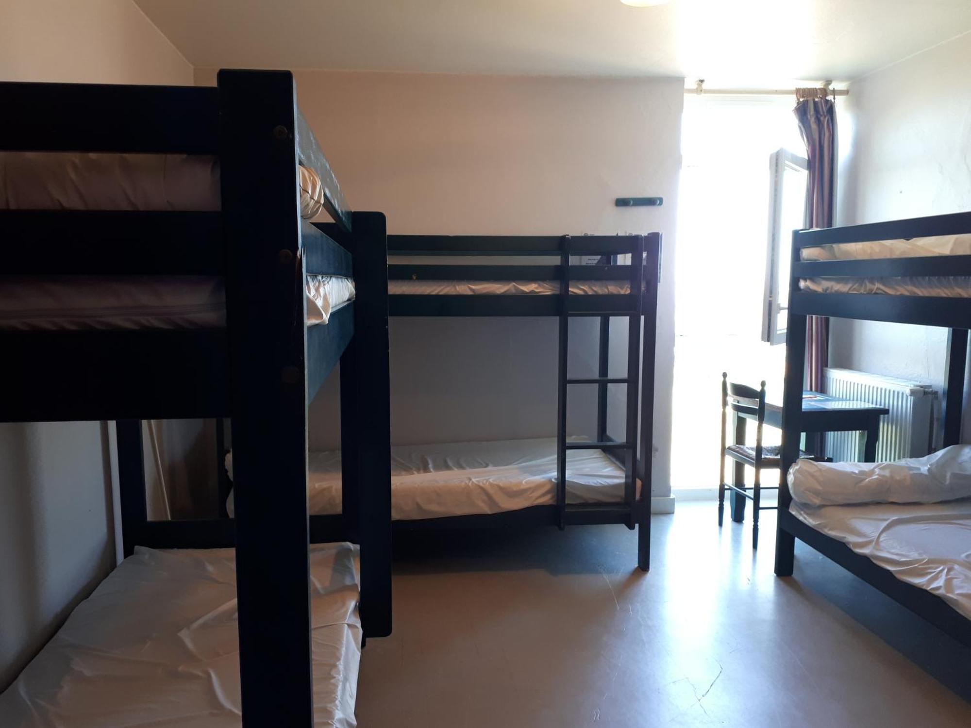 Granit Rose: Seaside Youth & Hostel *